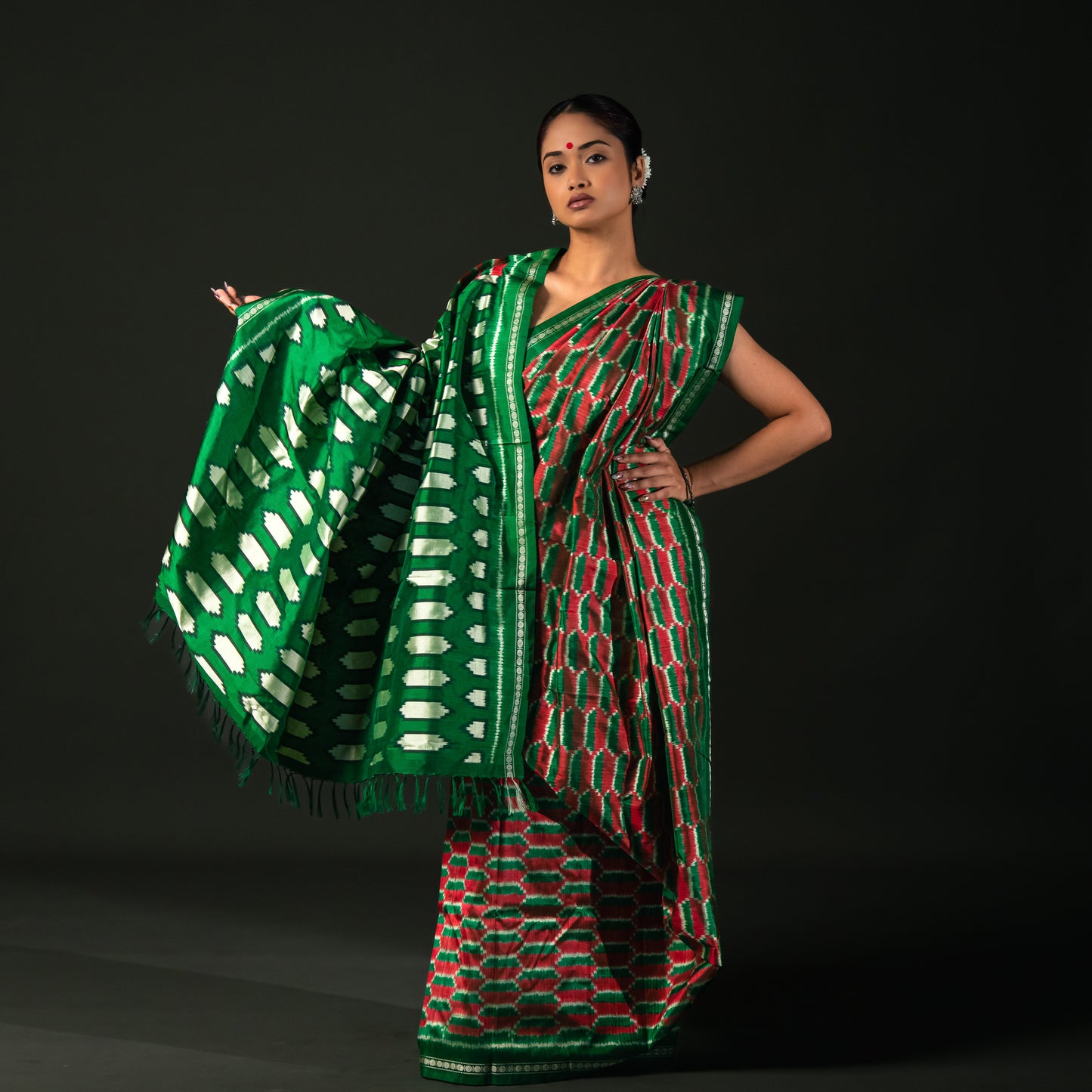 Ikatan Green & Red Mulberry Silk Pochampally Ikat Saree Ikatan