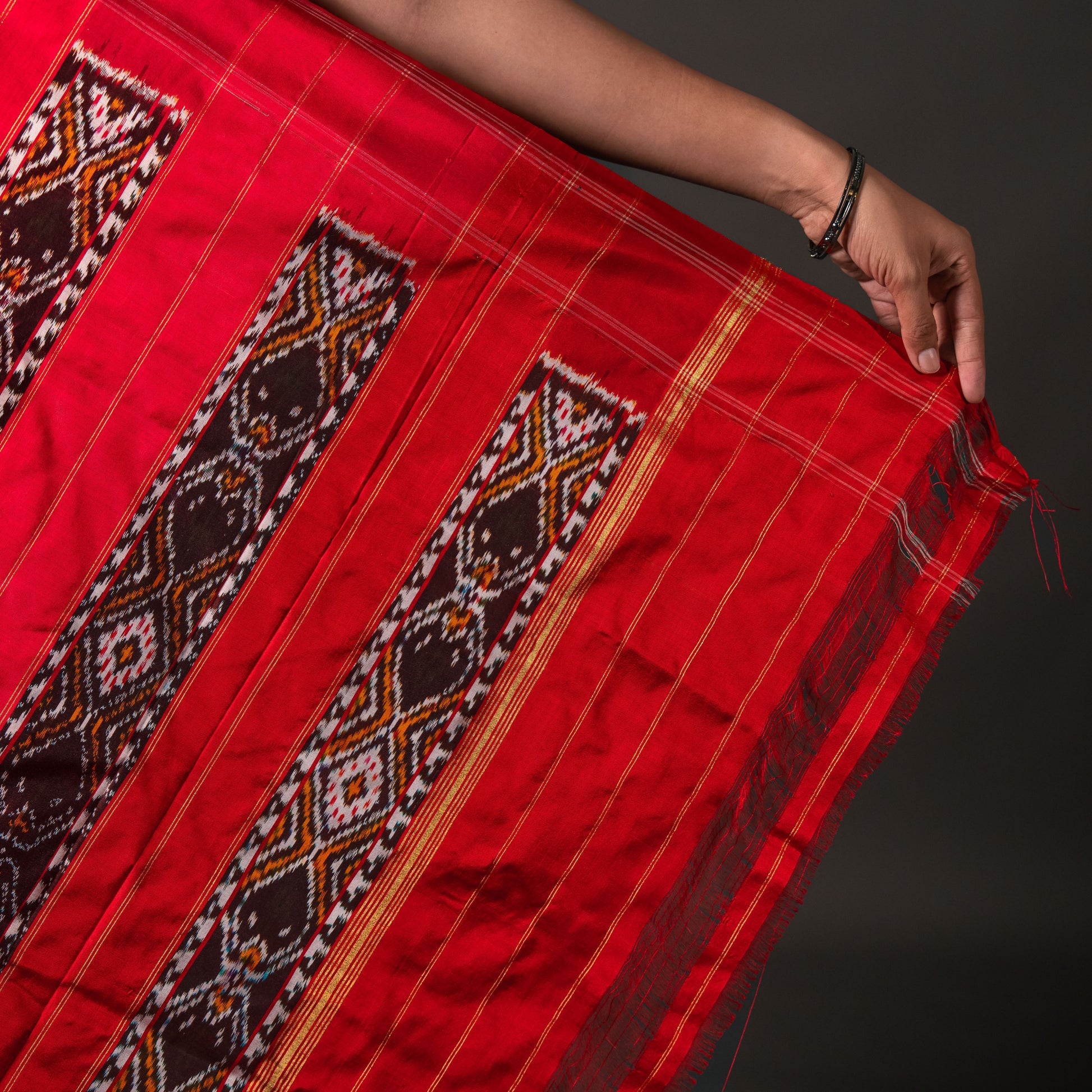 Ikatan Green & Red Mulberry Silk Patola Ikat Saree Ikatan