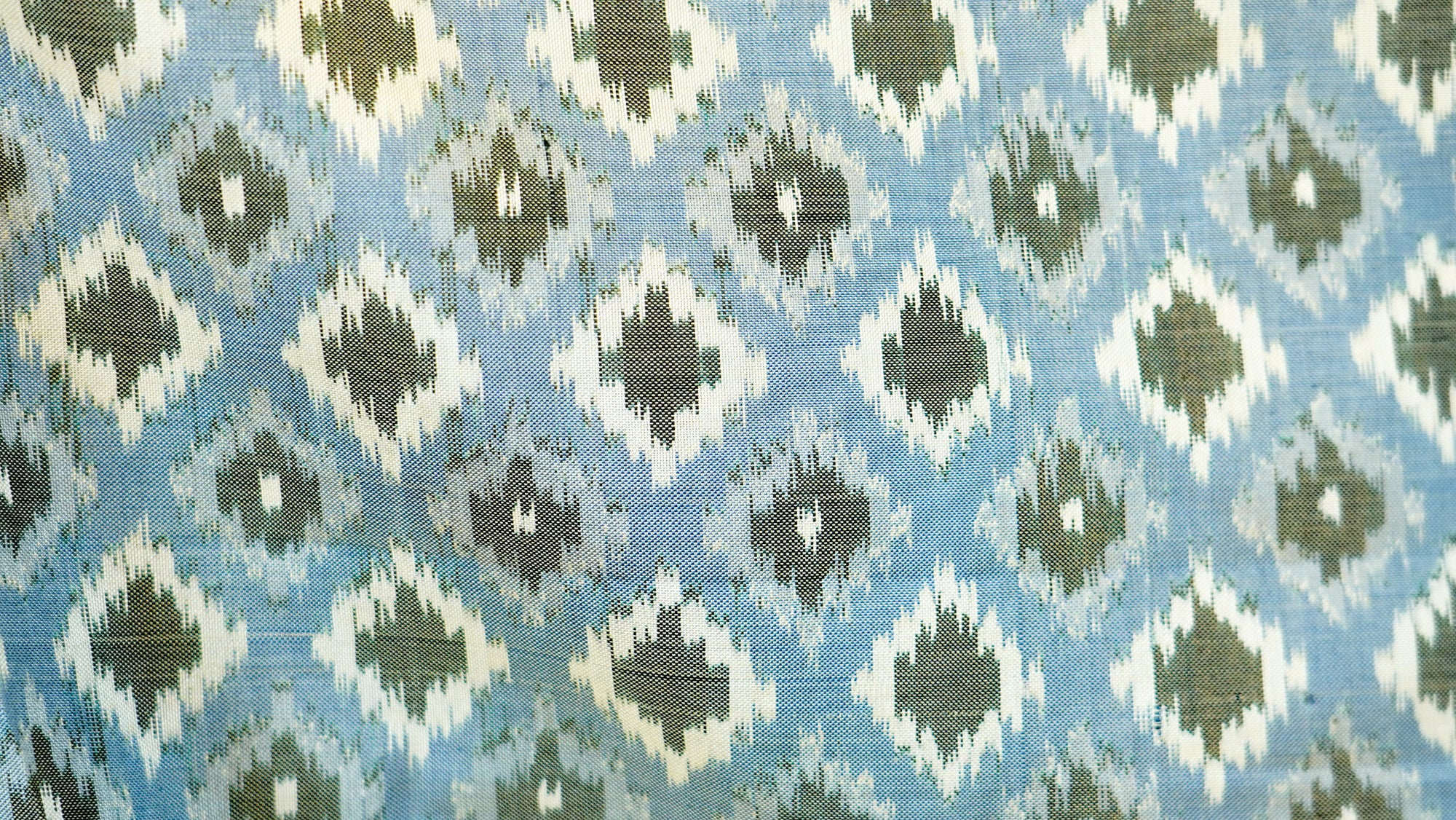 Bluish Grey &amp; White Mulberry Silk Pochampally Ikat Saree