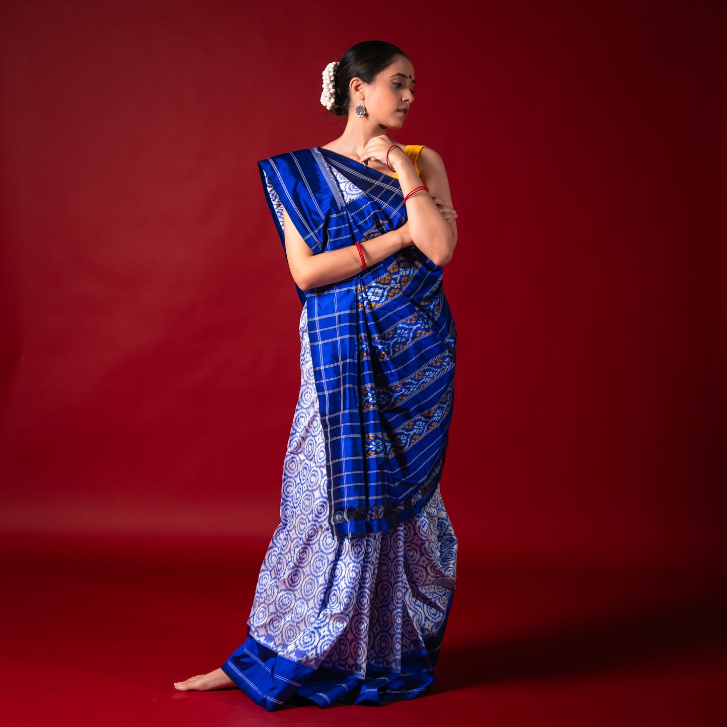 Ikatan Blue & White Mulberry Silk Pochampally Ikat Saree Ikatan
