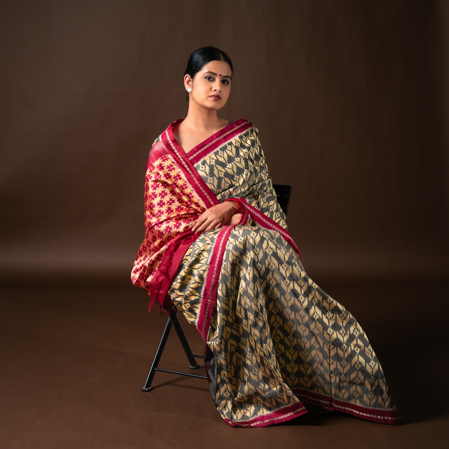 Bibhu Mohapatra Grey & Red Mulberry Silk Pochampally Ikat Saree Ikatan